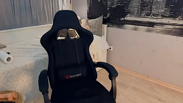 Nicole Hampton online show from February 14, 2025, 2:28 am