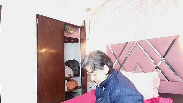 Saori Sann  online show from January 14, 2026, 1:39 pm