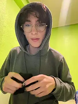 stormmart18 online show from February 9, 2025, 7:41 pm