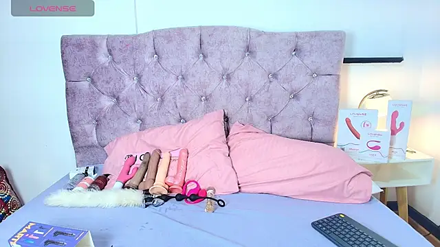 Skye Moore online show from November 5, 2025, 7:14 pm