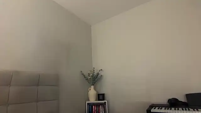 skyejde online show from April 2, 2026, 7:44 pm