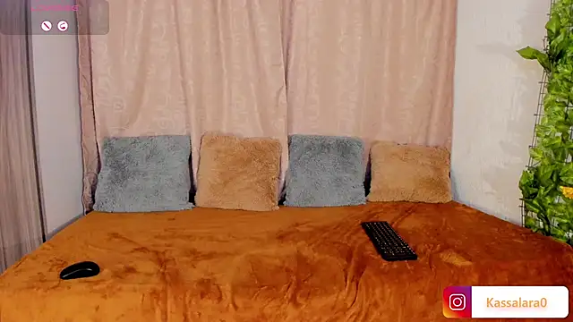 Snapshot of kassandra_Lara chatting on September 12, 2025, 1:22 pm kassandra Lara online show from September 12, 2025, 1:22 pm
