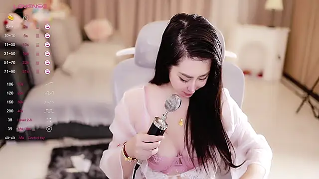 Snapshot of Moonccoi chatting on February 20, 2025, 4:57 pm Moonccoi online show from February 20, 2025, 4:57 pm