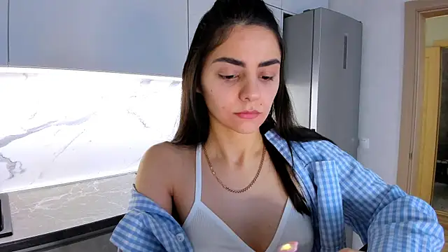 EmiliaZen online show from March 20, 2025, 11:27 am