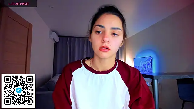 EmiliaZen online show from September 26, 2025, 3:38 pm