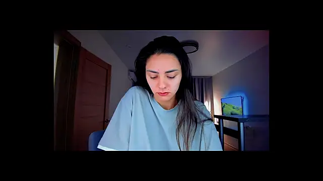 EmiliaZen online show from October 7, 2025, 2:36 pm