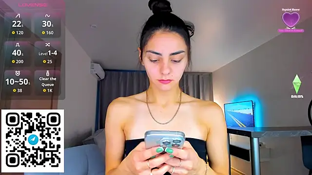 EmiliaZen online show from October 9, 2025, 2:37 pm