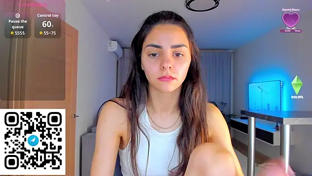 EmiliaZen online show from November 15, 2025, 3:52 pm