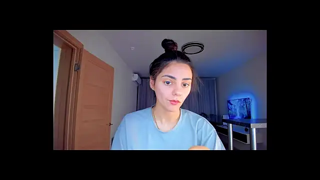 EmiliaZen online show from November 22, 2025, 2:49 pm