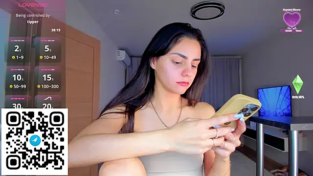 EmiliaZen online show from December 2, 2025, 6:47 pm