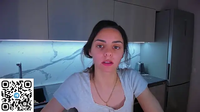 EmiliaZen online show from May 31, 2026, 6:09 pm