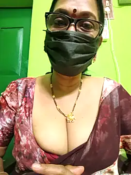 Snapshot of niiveditha chatting on February 27, 2025, 4:21 pm niiveditha online show from February 27, 2025, 4:21 pm