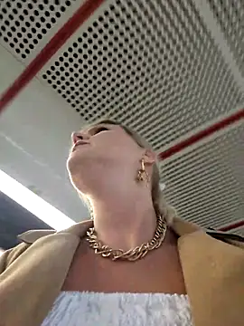 Sexybiene969 online show from September 10, 2025, 3:56 pm