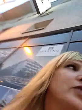 Sexybiene969 online show from September 24, 2025, 4:21 pm