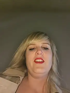 Sexybiene969 online show from November 5, 2025, 5:46 pm