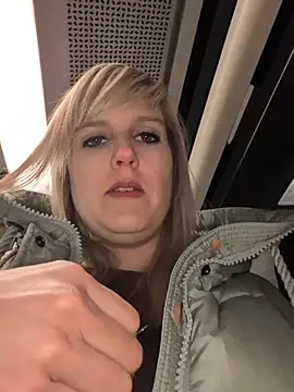 Sexybiene969 online show from November 28, 2025, 5:26 pm