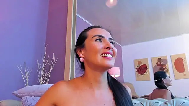 scarlet edwars online show from February 11, 2025, 3:08 pm