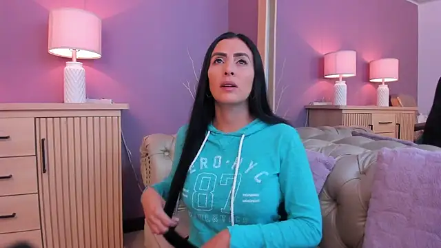 scarlet edwars online show from March 7, 2025, 12:12 pm