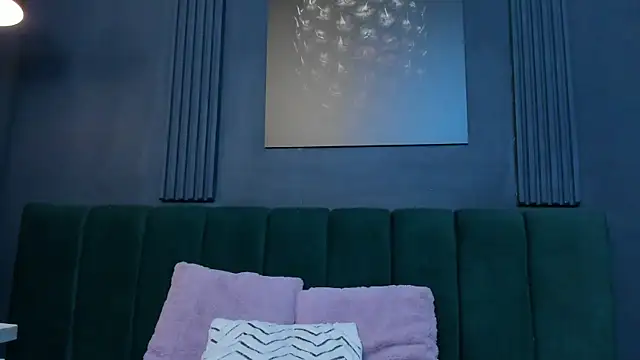 scarlet edwars online show from September 27, 2025, 6:57 pm