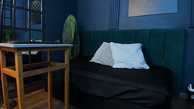 scarlet edwars online show from April 4, 2026, 7:00 pm