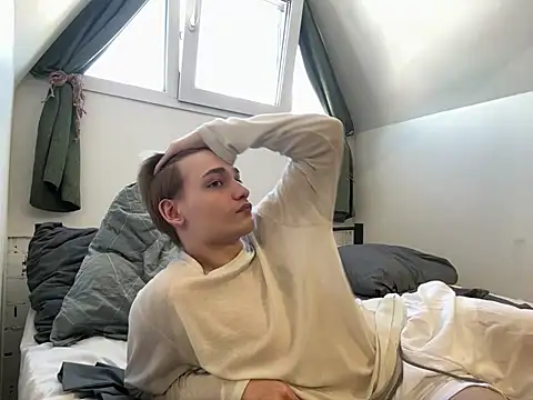 Julian wins online show from February 25, 2025, 5:52 am