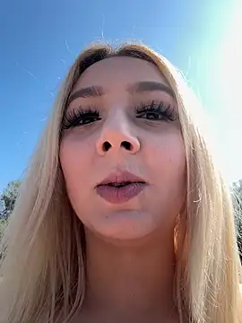 hotamanda01 online show from February 26, 2026, 12:48 pm