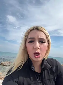 hotamanda01 online show from February 27, 2026, 12:16 pm