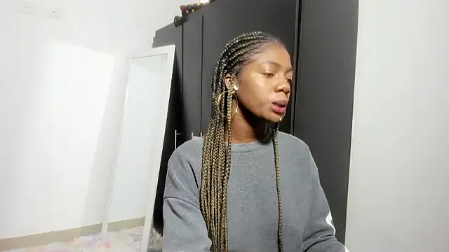 enyelsalas2 online show from March 5, 2026, 9:00 pm