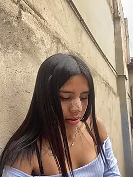 Laura-Khalifa online show from February 12, 2025, 7:24 pm