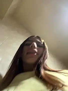 Laura-Khalifa online show from February 22, 2025, 4:29 am