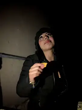 Laura-Khalifa online show from May 16, 2026, 6:54 am