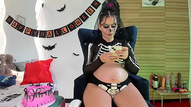 Abbiee 8 online show from October 31, 2025, 3:57 pm