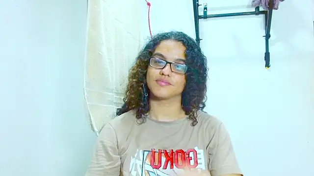 Snapshot of Diane_blossom chatting on February 12, 2025, 8:29 pm Diane blossom online show from February 12, 2025, 8:29 pm