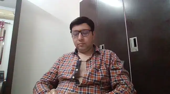 Snapshot of innocentboy1987 chatting on March 17, 2025, 4:40 am innocentboy1987 online show from March 17, 2025, 4:40 am