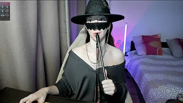 Snapshot of holyharlot chatting on March 11, 2025, 2:18 pm holyharlot online show from March 11, 2025, 2:18 pm