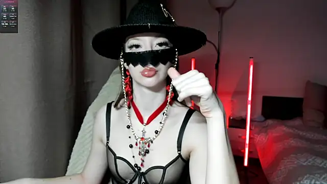 Snapshot of holyharlot chatting on March 14, 2025, 4:51 pm holyharlot online show from March 14, 2025, 4:51 pm