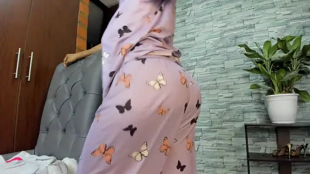 nicollesofia2 online show from February 8, 2025, 3:52 am