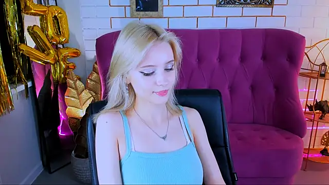 LeonaStane online show from October 3, 2025, 5:10 pm