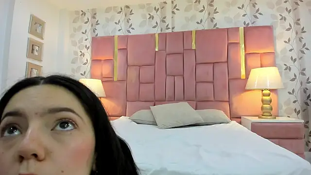 ArianaFranco online show from October 8, 2025, 12:47 pm