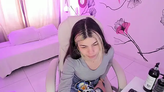 Isabela Fiorelli online show from November 3, 2025, 1:12 pm