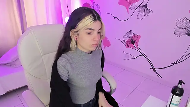 Isabela Fiorelli online show from November 6, 2025, 1:12 pm