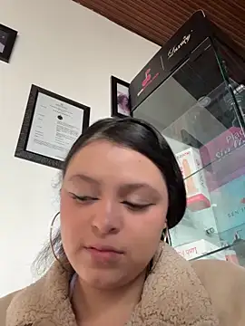 Cute Angell  online show from October 31, 2025, 1:34 pm