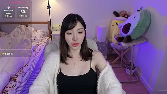 joycemilka online show from December 3, 2025, 11:52 am