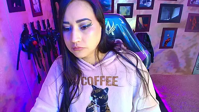 Snapshot of cherryy_bombshelll chatting on February 6, 2026, 6:11 pm cherryy bombshelll online show from February 6, 2026, 6:11 pm