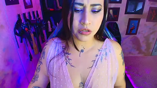 Snapshot of cherryy_bombshelll chatting on February 10, 2026, 5:39 pm cherryy bombshelll online show from February 10, 2026, 5:39 pm