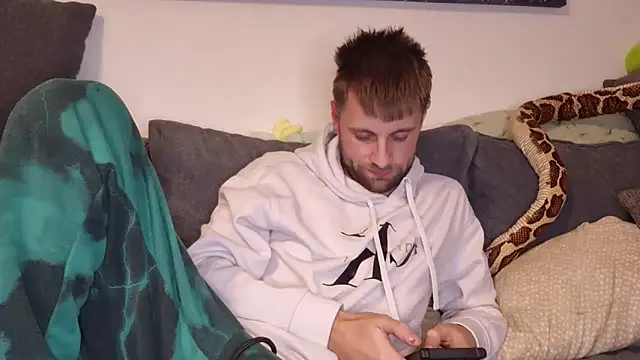 ademandjulia online show from November 7, 2025, 4:51 pm