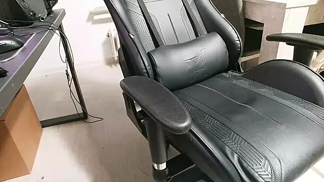 ademandjulia online show from March 6, 2026, 6:48 pm