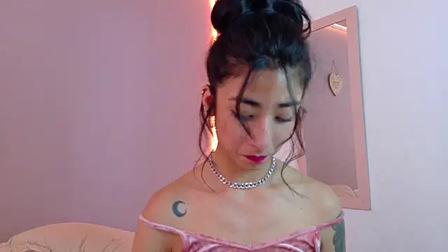 Snapshot of oishii_ambar chatting on February 18, 2025, 5:21 pm oishii ambar online show from February 18, 2025, 5:21 pm