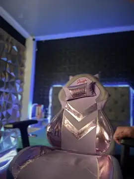 Carola-Ross online show from March 2, 2025, 2:41 am