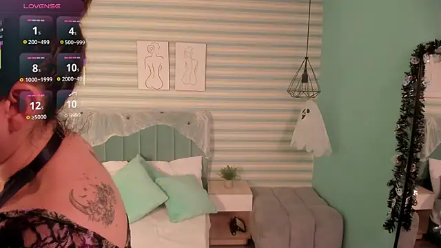 abby apple online show from October 31, 2025, 1:45 pm